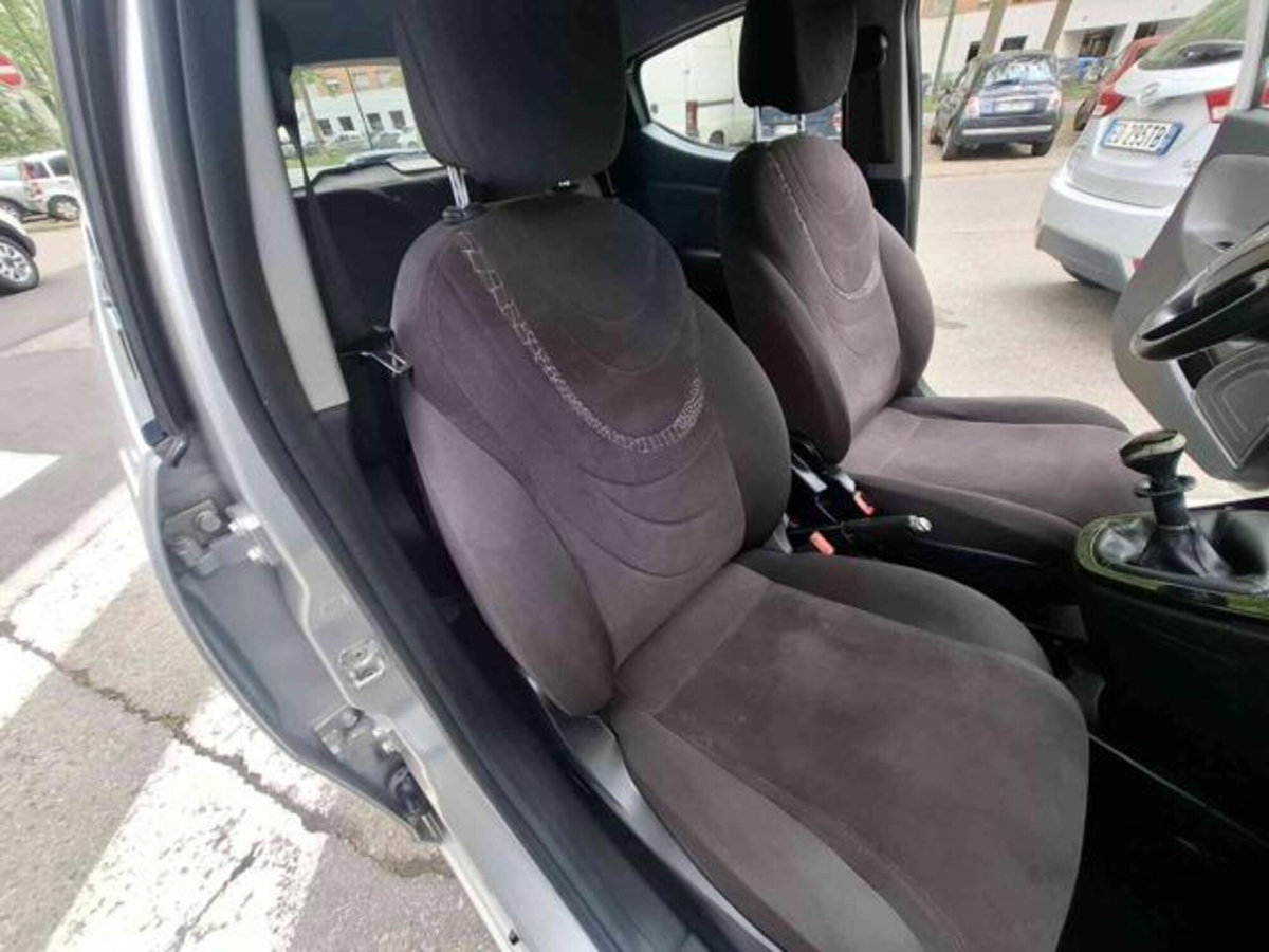 Lancia Ypsilon 1.2 69 CV 5 porte Gold (14)