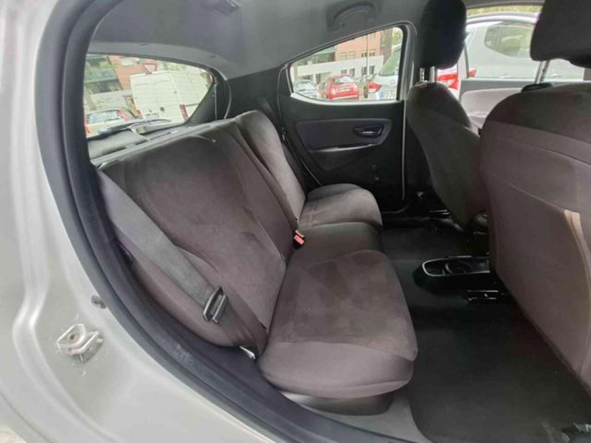 Lancia Ypsilon 1.2 69 CV 5 porte Gold (15)