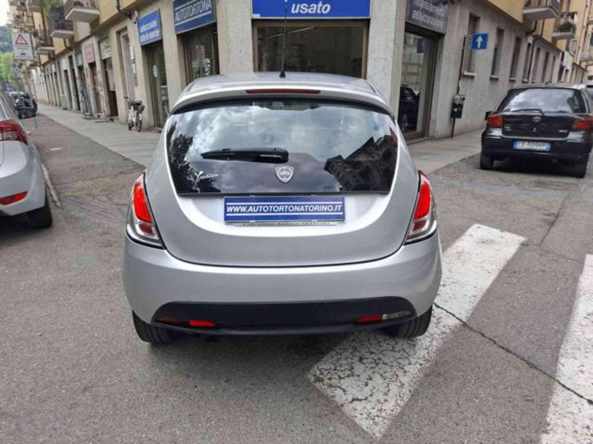 Lancia Ypsilon 1.2 69 CV 5 porte Gold (5)