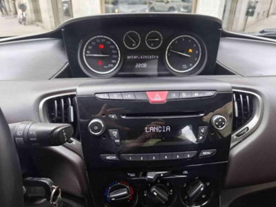Lancia Ypsilon 1.2 69 CV 5 porte Gold (9)