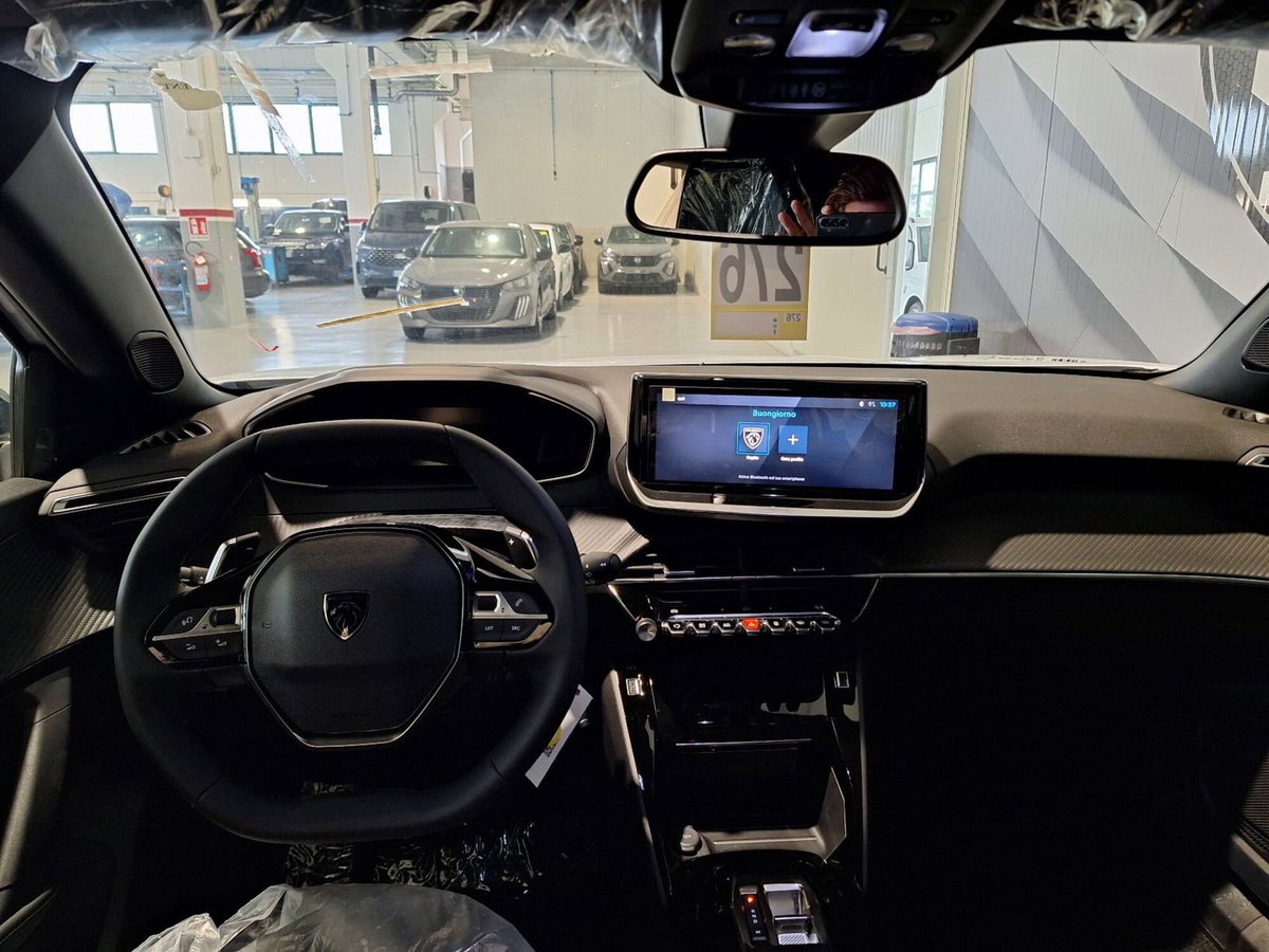 Peugeot 2008 motore elettrico 136 CV Allure Pack (10)