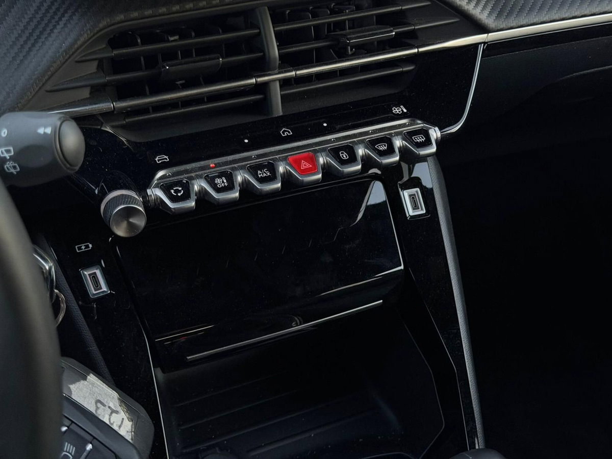 Peugeot 2008 PureTech 100 S&S Allure (14)