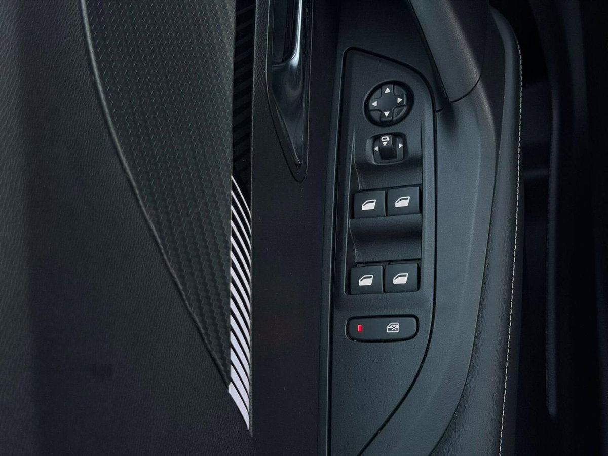 Peugeot 2008 PureTech 100 S&S Allure (16)