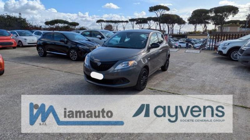 Lancia Ypsilon 1.0 FireFly 5 porte S&S Hybrid Ecochic Silver