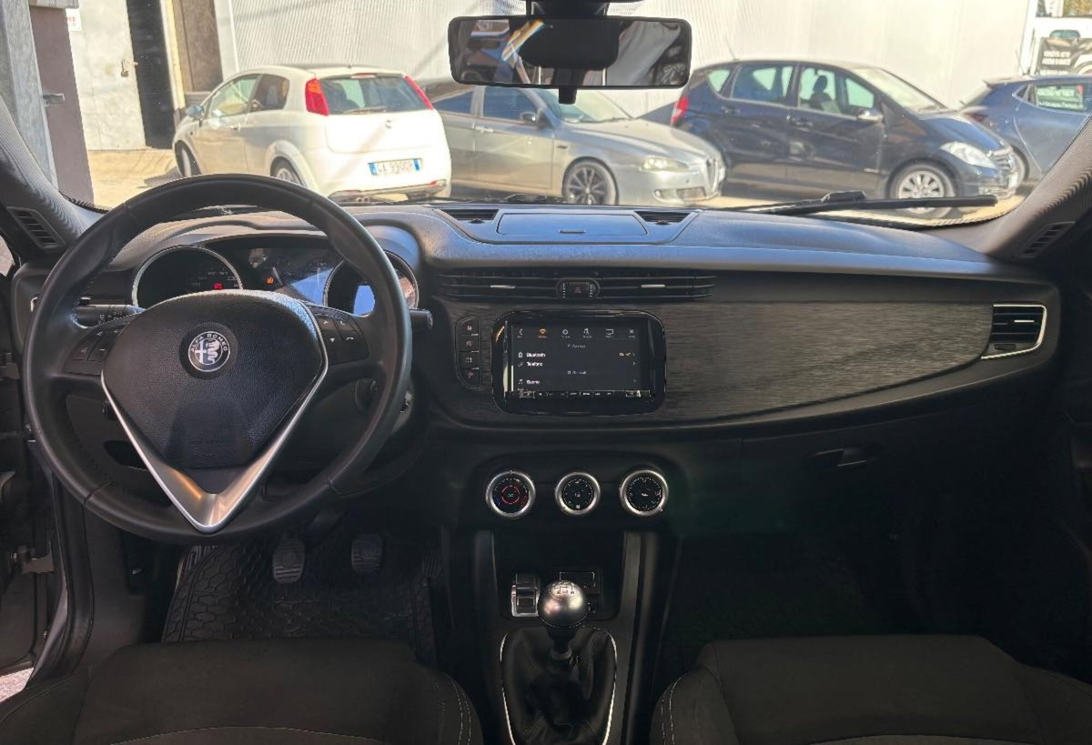 Alfa Romeo Giulietta 1.6 JTDm Super 120cv (9)