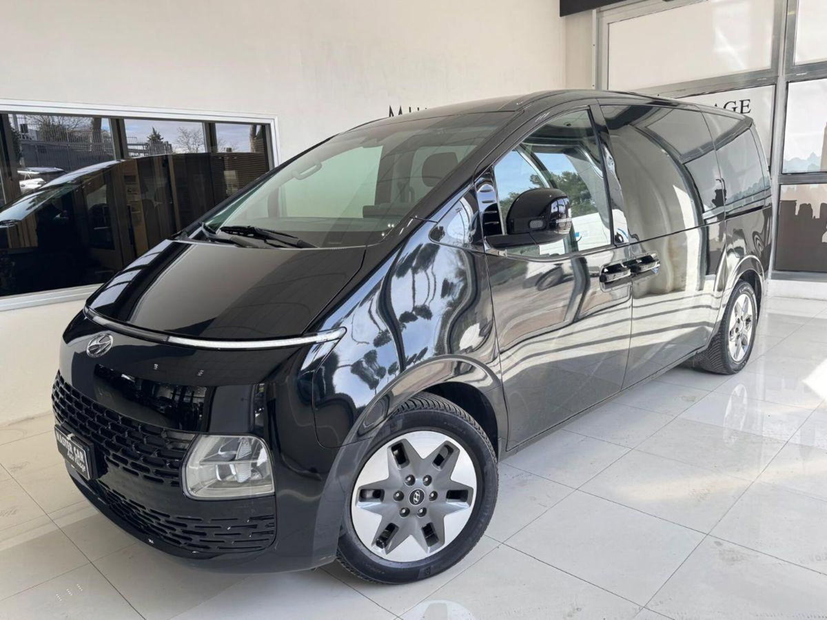 Hyundai Staria 2.2 2wd auto