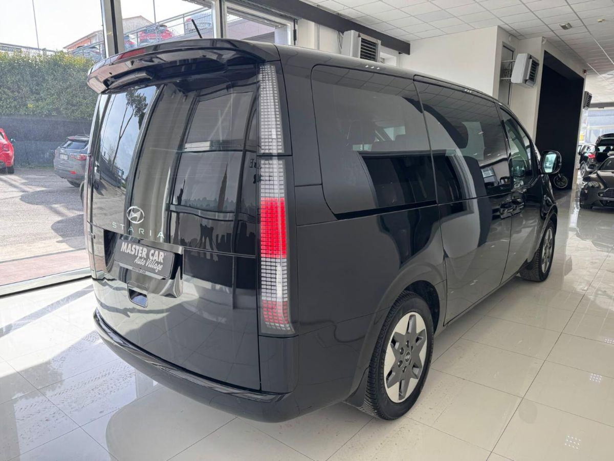 Hyundai Staria 2.2 2wd auto (4)