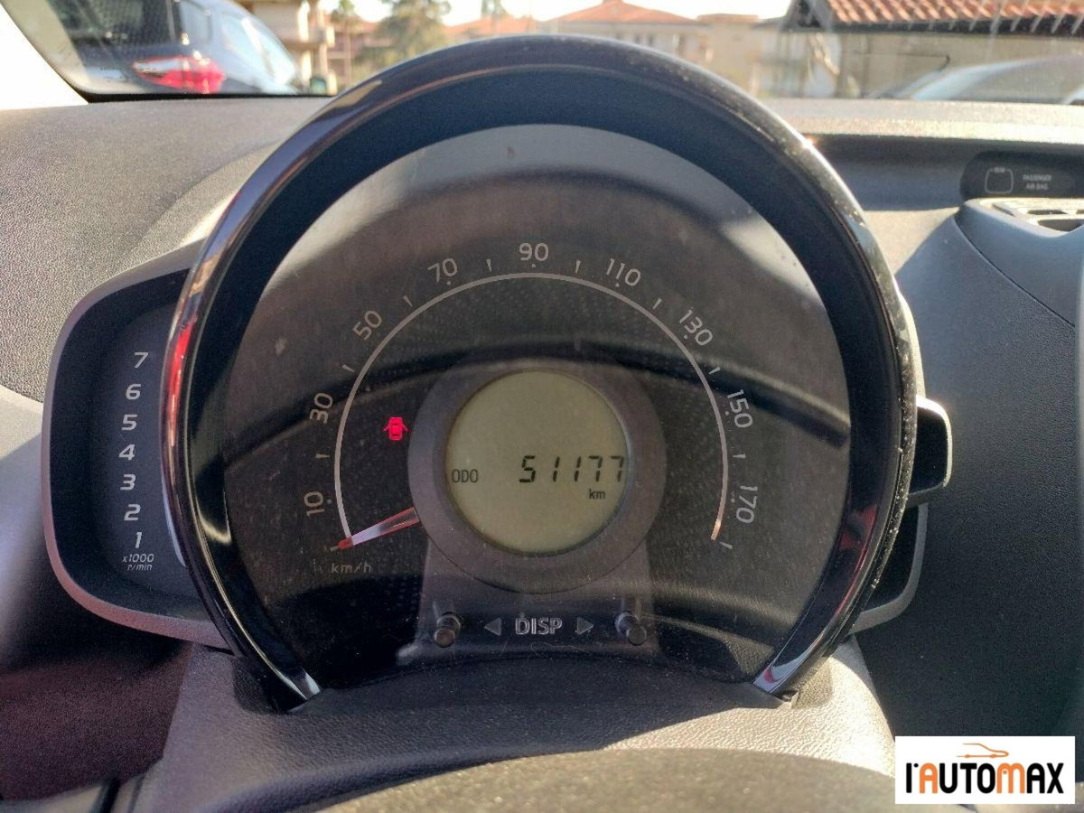 Toyota Aygo 1.0 VVT-i 72 CV 5 porte x-cool MMT (8)