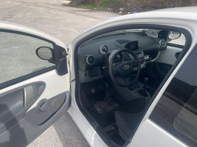 Toyota Aygo 1.0 12V VVT-i 5 porte Deep Ocean Connect (11)