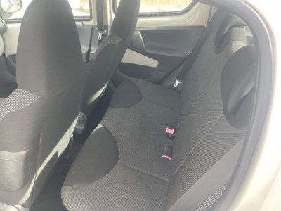 Toyota Aygo 1.0 12V VVT-i 5 porte Deep Ocean Connect (12)