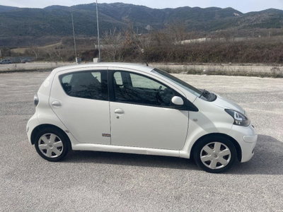 Toyota Aygo 1.0 12V VVT-i 5 porte Deep Ocean Connect (4)