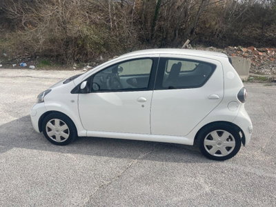 Toyota Aygo 1.0 12V VVT-i 5 porte Deep Ocean Connect (8)