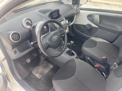 Toyota Aygo 1.0 12V VVT-i 5 porte Deep Ocean Connect (9)