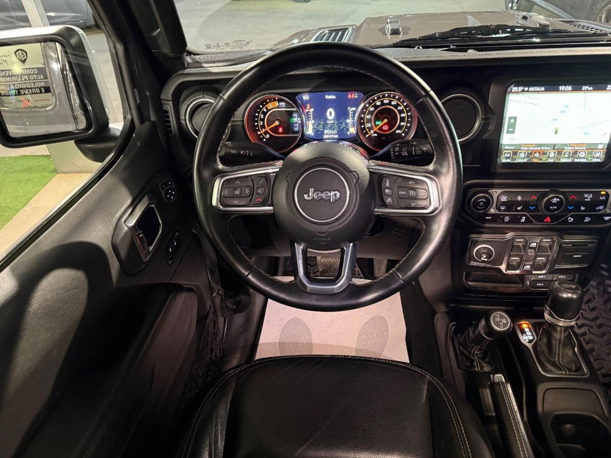 Jeep Wrangler Unlimited 2.2 Mjt II Sahara (9)