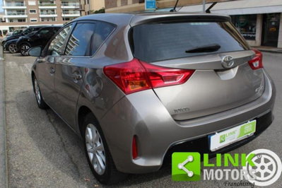 Toyota Auris 1.4 D-4D 5 porte Active (5)