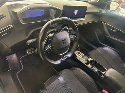 Peugeot 2008 PureTech 130 S&S EAT8 GT (10)