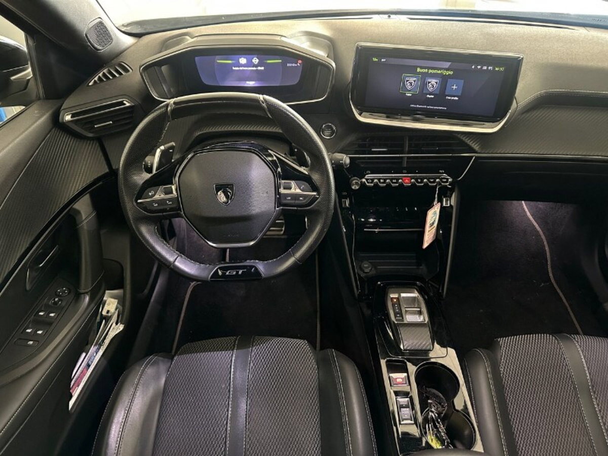Peugeot 2008 PureTech 130 S&S EAT8 GT (12)