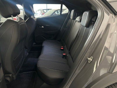 Peugeot 2008 PureTech 130 S&S EAT8 GT (16)
