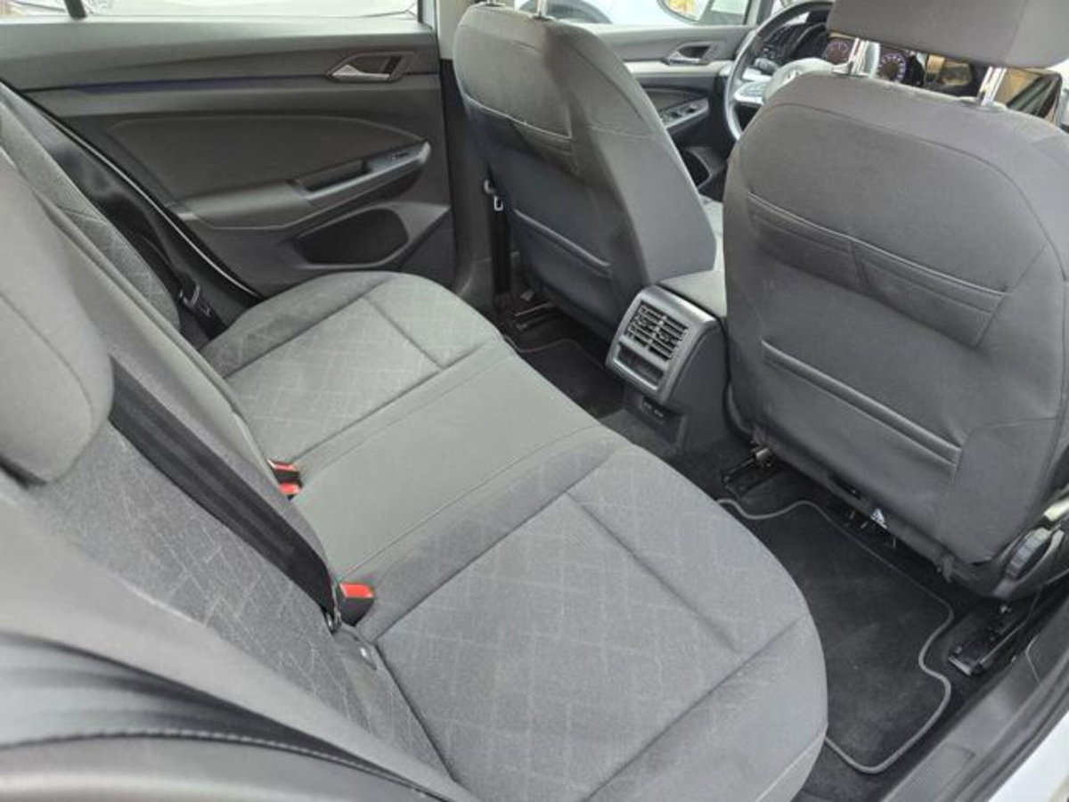 Volkswagen Golf 2.0 TDI SCR Life (8)