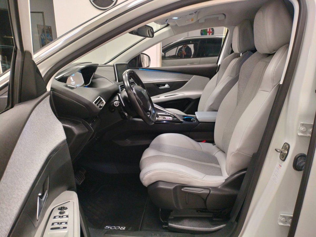 Peugeot 5008 BlueHDi 130 S&S Allure (9)