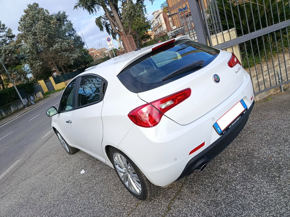 Alfa Romeo Giulietta 1.4 Turbo Distinctive Gpl 120cv E6 (11)