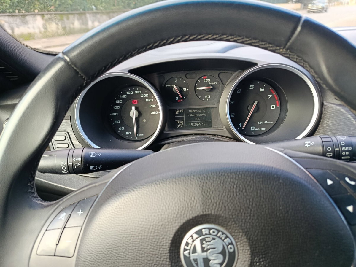 Alfa Romeo Giulietta 1.4 Turbo Distinctive Gpl 120cv E6 (18)