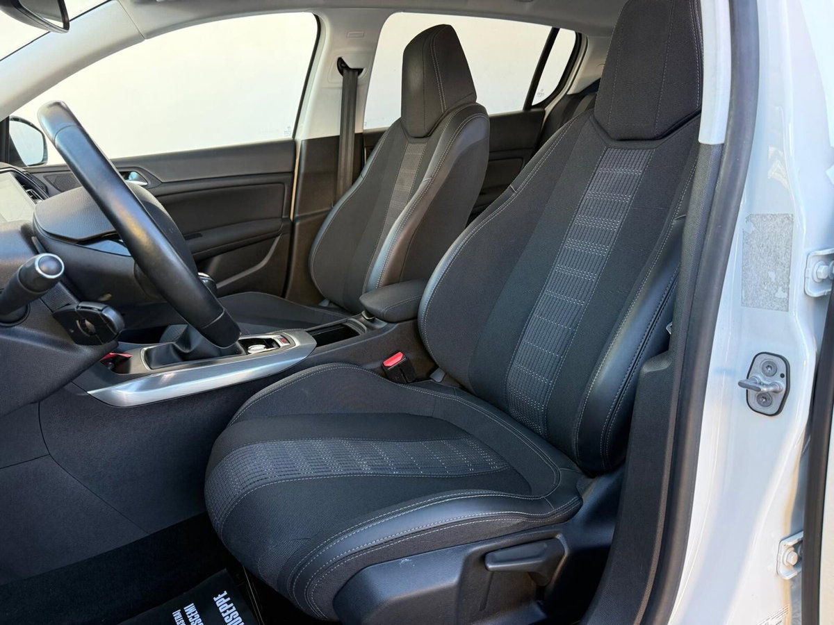 Peugeot 308 BlueHDi 130 S&S Allure (11)