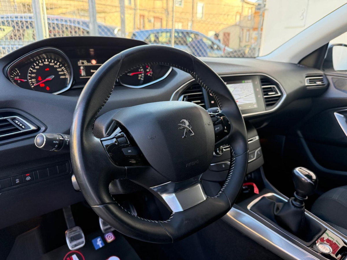 Peugeot 308 BlueHDi 130 S&S Allure (14)