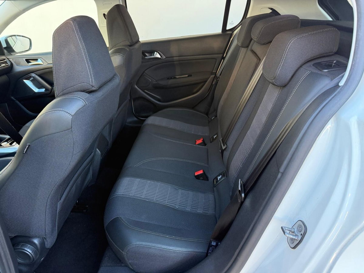 Peugeot 308 BlueHDi 130 S&S Allure (9)