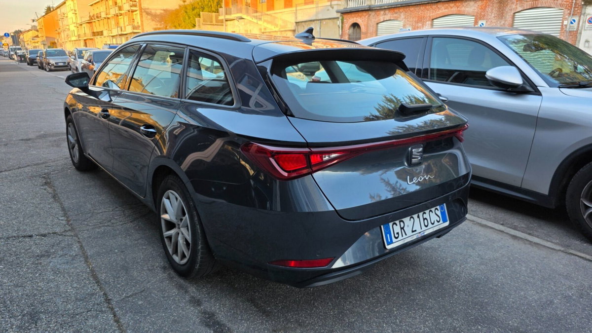 SEAT Leon ST Sportstourer 2.0 tdi Style 116cv (4)