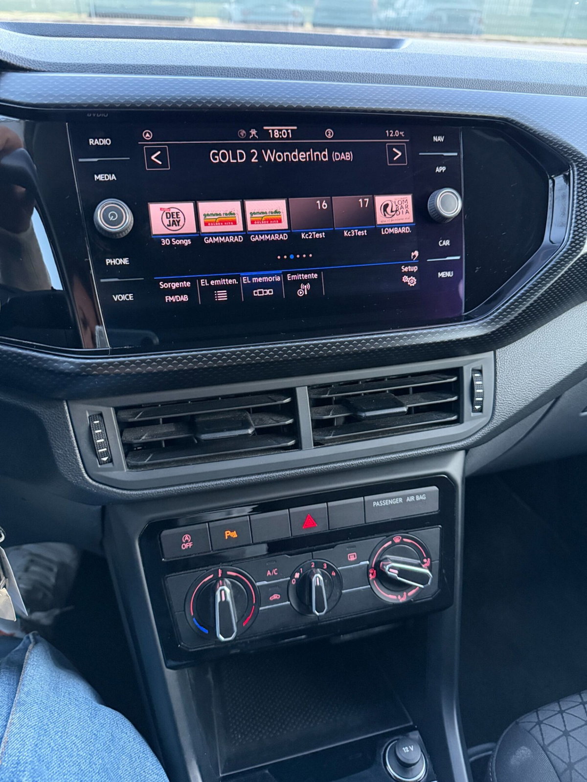 Volkswagen T-Cross 1.0 TSI Style BMT (17)