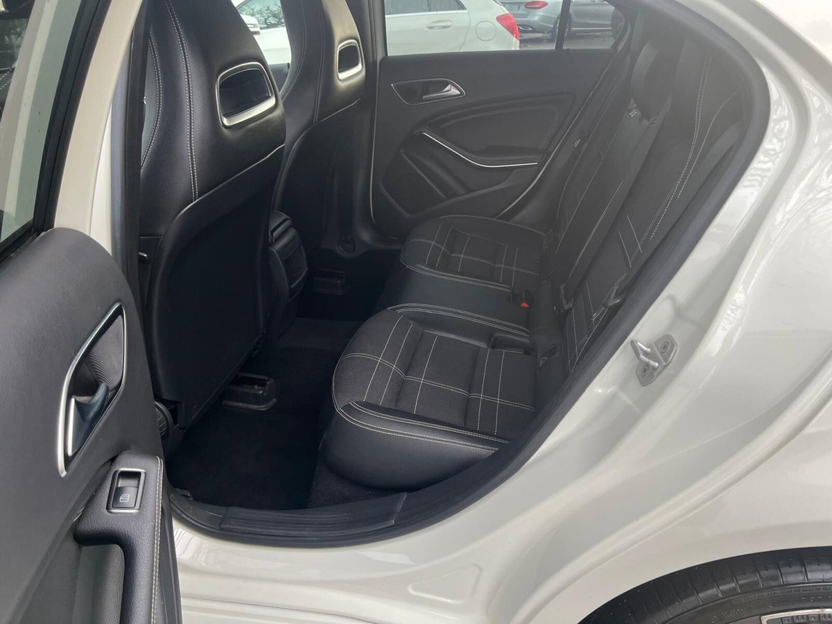 Mercedes-Benz Classe A 180 CDI Premium (9)