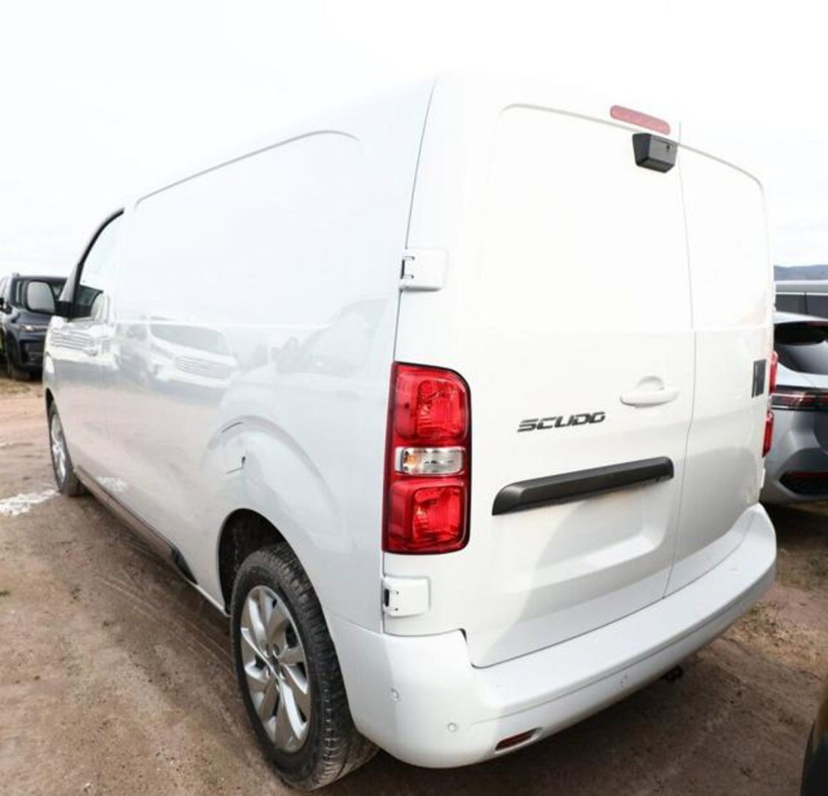 Fiat Scudo Furgone 2.0 BlueHDi 180CV AT8 PL-SL-TN Furgone Lounge (2)