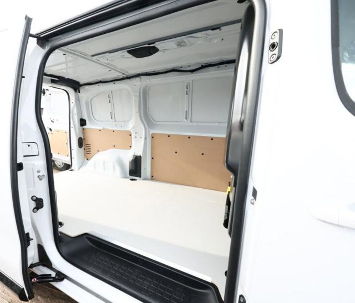 Fiat Scudo Furgone 2.0 BlueHDi 180CV AT8 PL-SL-TN Furgone Lounge (4)