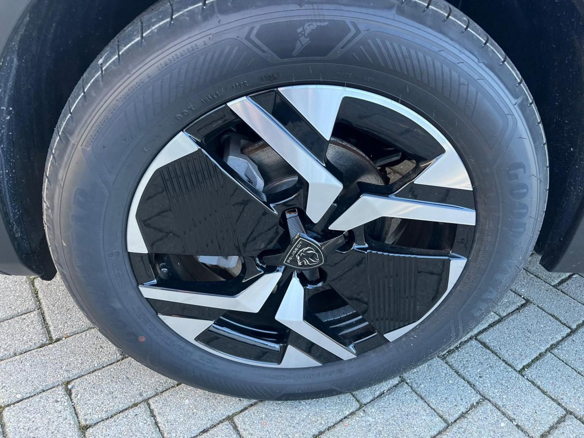 Peugeot 2008 PureTech 130 S&S EAT8 Allure Pack (11)