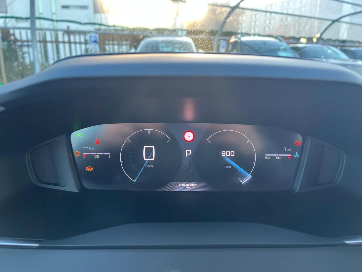 Peugeot 2008 PureTech 130 S&S EAT8 Allure Pack (18)