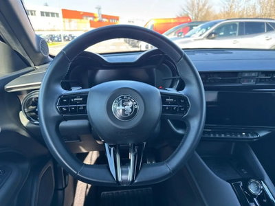 Alfa Romeo Junior 1.2 ibrida Speciale 145cv edct6 (14)