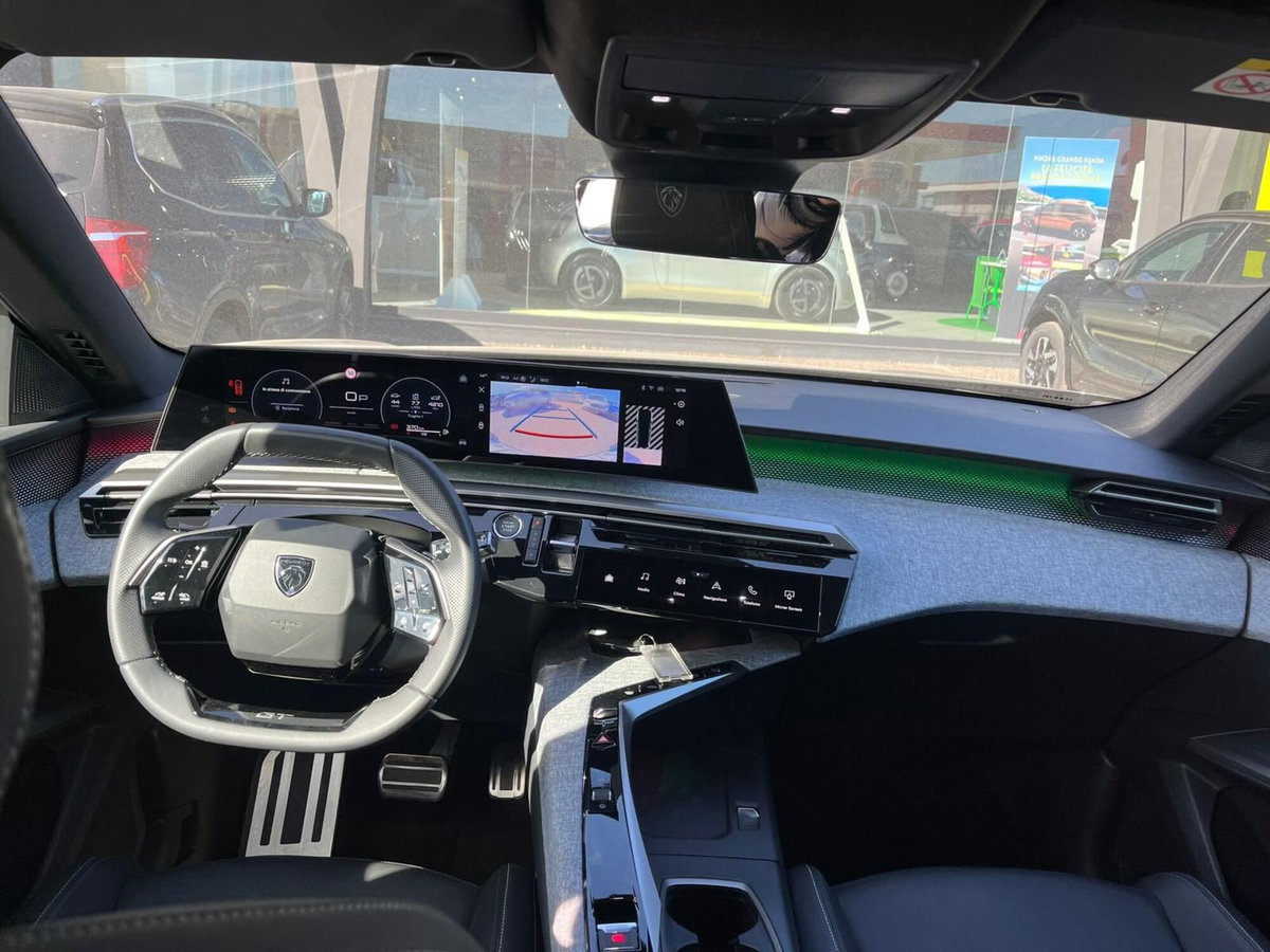 Peugeot 5008 1.2 hybrid GT 145cv 7p.ti e-dcs6 (12)