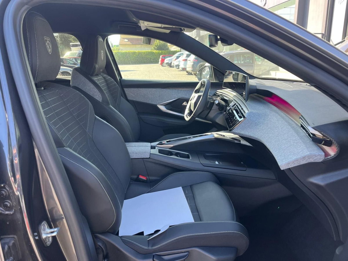 Peugeot 5008 1.2 hybrid GT 145cv 7p.ti e-dcs6 (13)