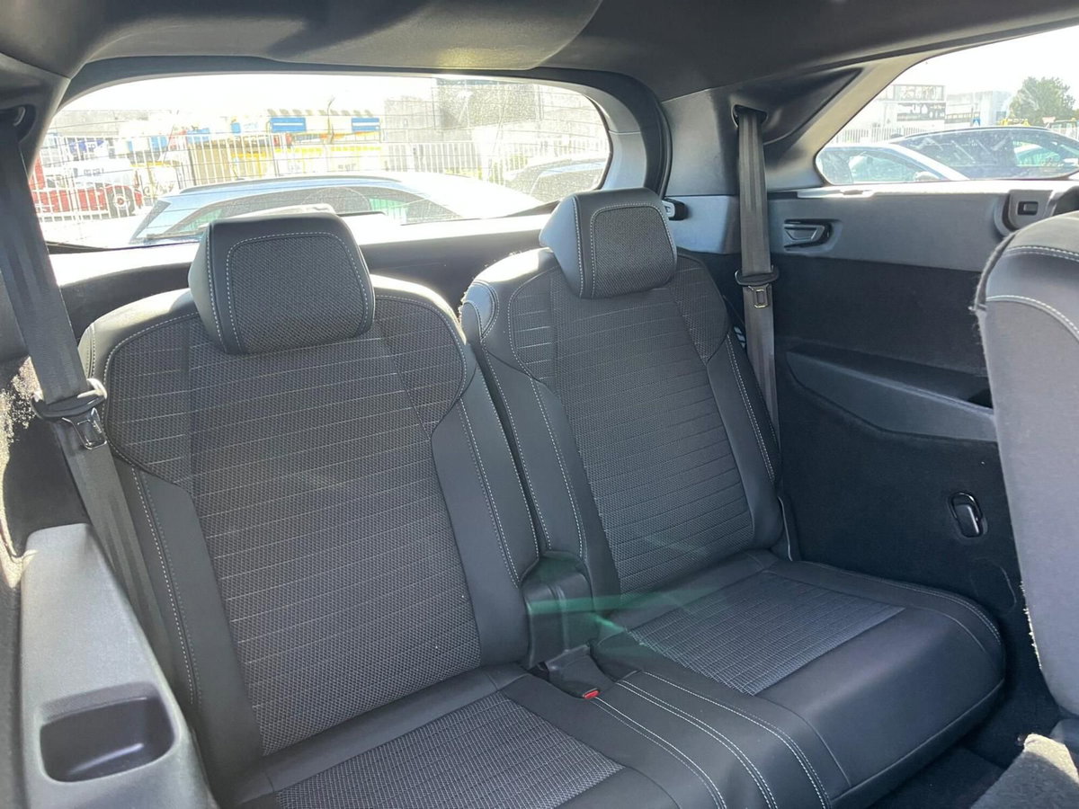 Peugeot 5008 1.2 hybrid GT 145cv 7p.ti e-dcs6 (18)