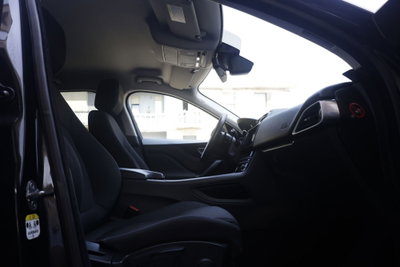 Jaguar F-Pace 2.0 D 180 CV AWD Pure (11)