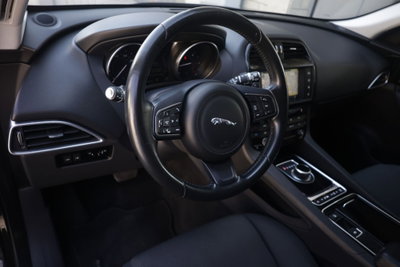 Jaguar F-Pace 2.0 D 180 CV AWD Pure (14)