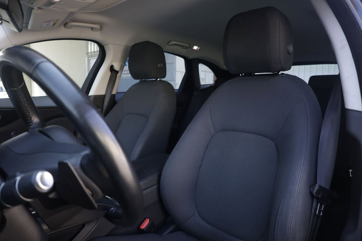Jaguar F-Pace 2.0 D 180 CV AWD Pure (16)