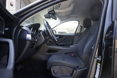 Jaguar F-Pace 2.0 D 180 CV AWD Pure (17)