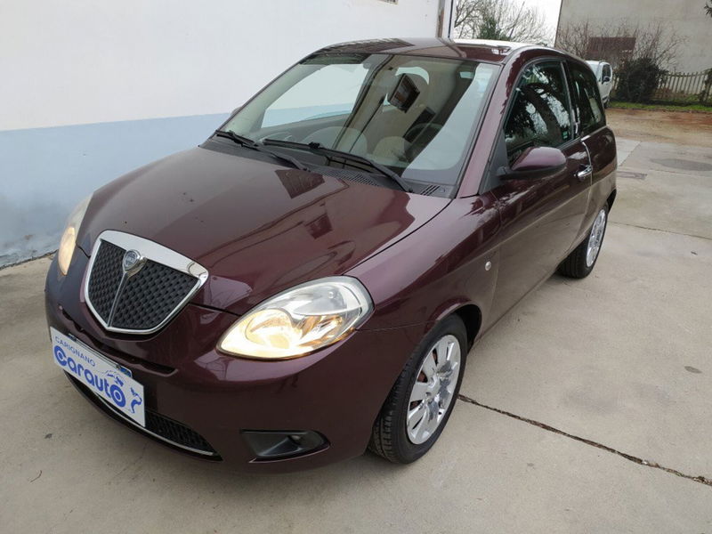 Lancia Ypsilon 1.3 MJT 75 CV New Oro
