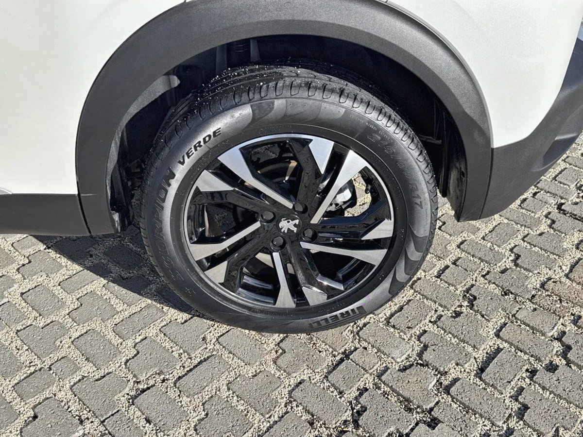 Peugeot 2008 BlueHDi 130 S&S EAT8 GT Pack (17)