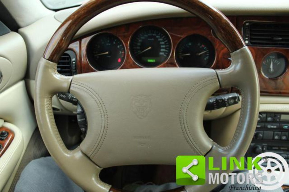 Jaguar XK8 4.0 Coupé (10)