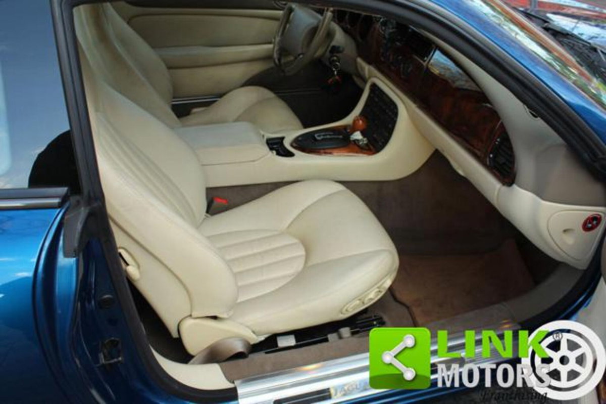 Jaguar XK8 4.0 Coupé (13)