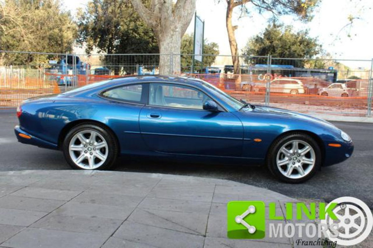 Jaguar XK8 4.0 Coupé (3)