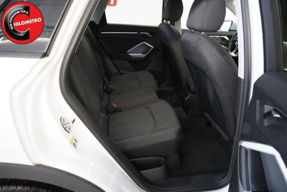 Audi Q3 35 TDI quattro S tronic Business (10)